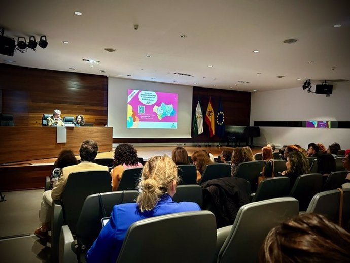 Jornadas sobre prevención y atención sanitaria frente a violencia de género celebradas en Almería.