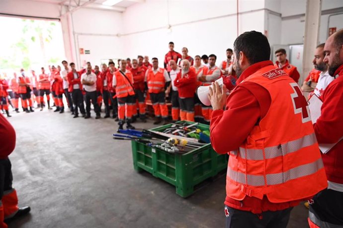 Voluntarios y técnicos de Cruz Roja desplazados hasta la zona afectada por la DANA.