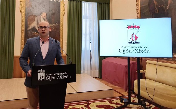 El portavoz de la Junta de Gobierno del Ayuntamiento de Gijón, Jesús Martínez Salvador, en rueda de prensa en el Consistorio gijonés.