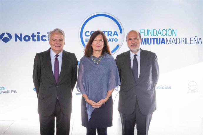 El presidente de l Grupo Mutua y de la Fundación Mutua Madrileña, Ignacio Garralda, la directora de la Agencia Española de Protección de Datos, Mar España, y el consejo dlegado de Atresmedia, Javier Bardají.