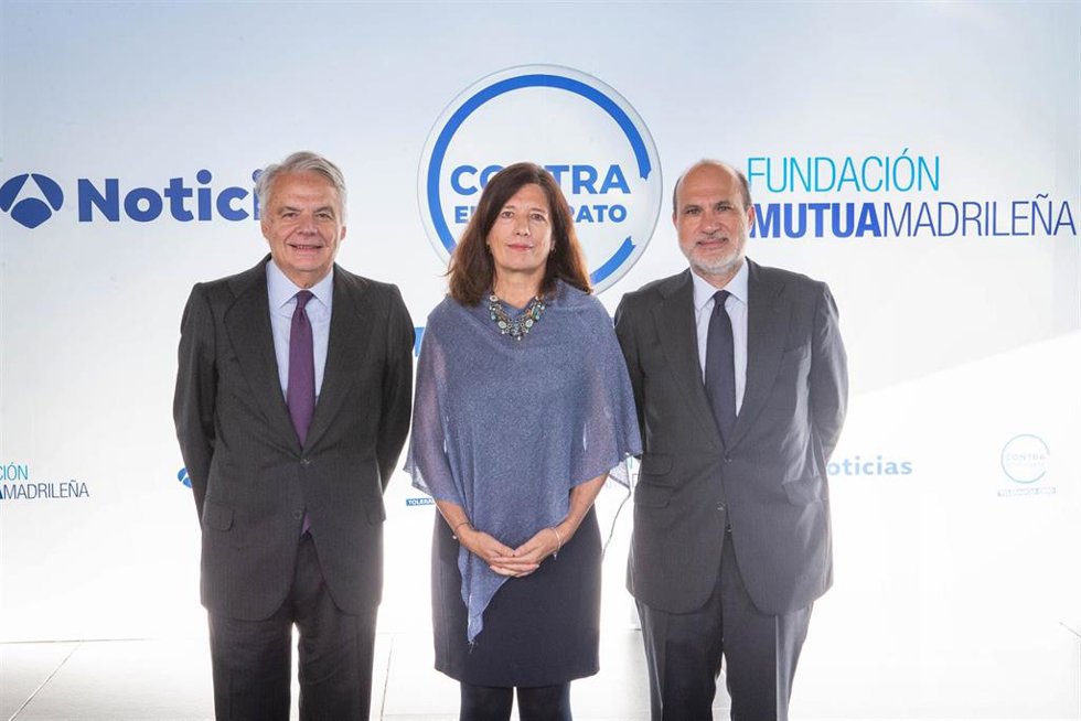 El presidente de l Grupo Mutua y de la Fundación Mutua Madrileña, Ignacio Garralda, la directora de la Agencia Española de Protección de Datos, Mar España, y el consejo dlegado de Atresmedia, Javier Bardají.