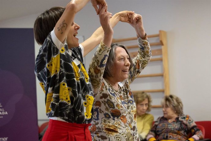 Archivo - Los talleres de danza Dit-Dit con usuarios de Ace Alzheimer han conseguido mejoras emocionales y físicas.