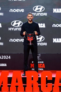 Borja Mayoral receives the Zarra trophy during the MARCA Football Awards 2023-24 gala at Ciudad del Futbol of RFEF on November 11, 2024, in Las Rozas, Madrid, Spain.