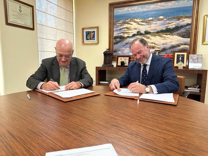 Los presidentes de Feragua, José Manuel Cepeda (i), y de Caja Rural del Sur y su Fundación, José Luis García-Palacios Álvarez (d).