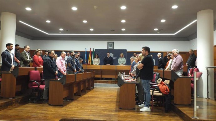 La Junta General de la Mancomunidad de la Costa Tropical presidida por Rafael Caballero guarda un minuto de silencio por las víctimas de la DANA