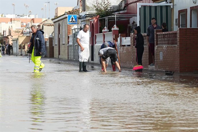 La calle Buen Pastor, de San Fernando, arriada de agua ,a 31 de octubre de 2024, en Cádiz (Andalucía, España). 