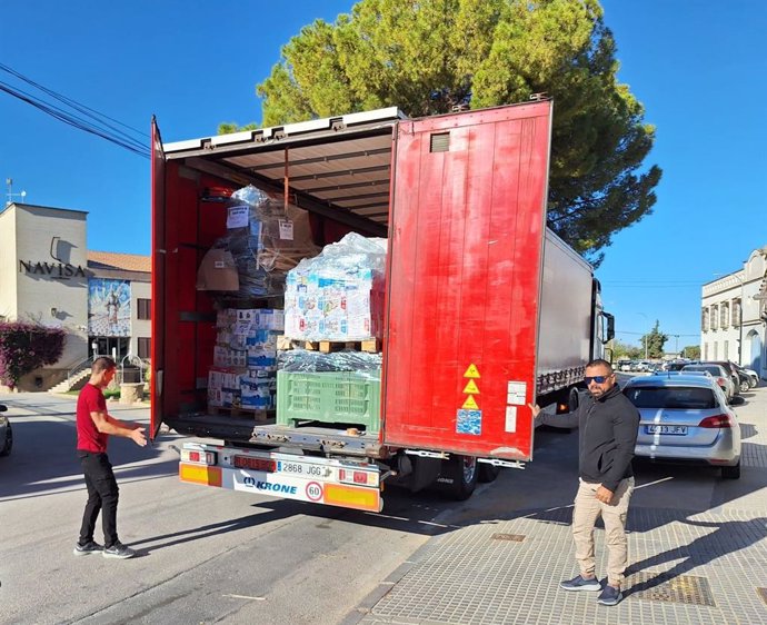 Uno de los camiones cargados con material de primera necesidad que ya han partido desde la Campiña Sur de Córdoba hacia Valencia.