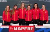 Foto: España se agarra a Badosa y al público para batir a la Polonia de Swiatek en las Finales de la BJKC