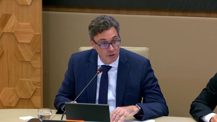 El conseller de Economía, Hacienda e Innovación, Antoni Costa, durante su comparecencia en la Comisión de Hacienda y Presupuestos.