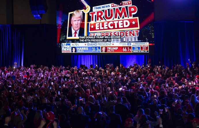 Simpatizantes de Donald Trump celebran en Florida su victoria en las elecciones presidenciales del 5 de noviembre