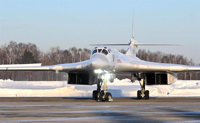 Archivo - February 22, 2024, Russia, Russia, Russian Federation: Russian President Vladimir Putin arrives at the runway of the Kazan Aircraft Production Association to fly a modernized Tu-160M strategic missile carrier in Kazan, Russia on February 22, 202