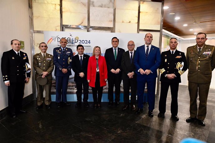 Autoridades en la inauguración del XI Congreso Nacional de I+D en Defensa y Seguridad.