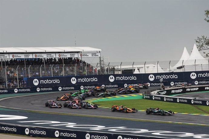 start of the race, depart, 63 RUSSELL George (gbr), Mercedes AMG F1 Team W15, action 04 NORRIS Lando (gbr), McLaren F1 Team MCL38, action 10 GASLY Pierre (fra), Alpine F1 Team A524, action 31 OCON Esteban (fra), Alpine F1 Team A524, action 22 TSUNODA Yuki