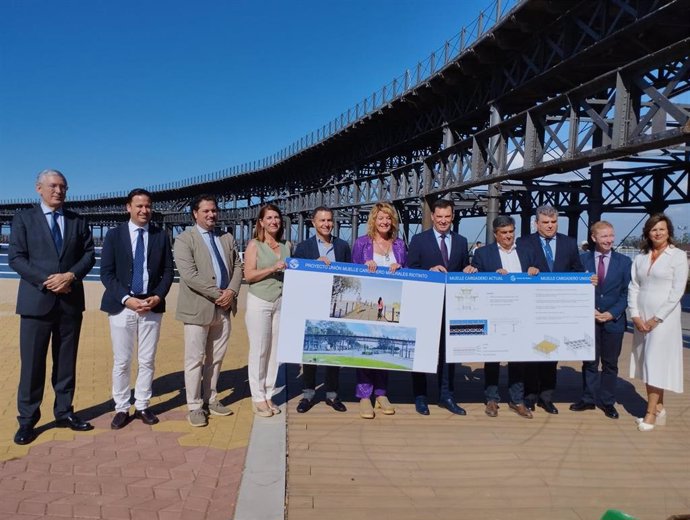 Archivo - Presentación el proyecto de unión de ambos lados del Muelle del Tinto de Huelva.