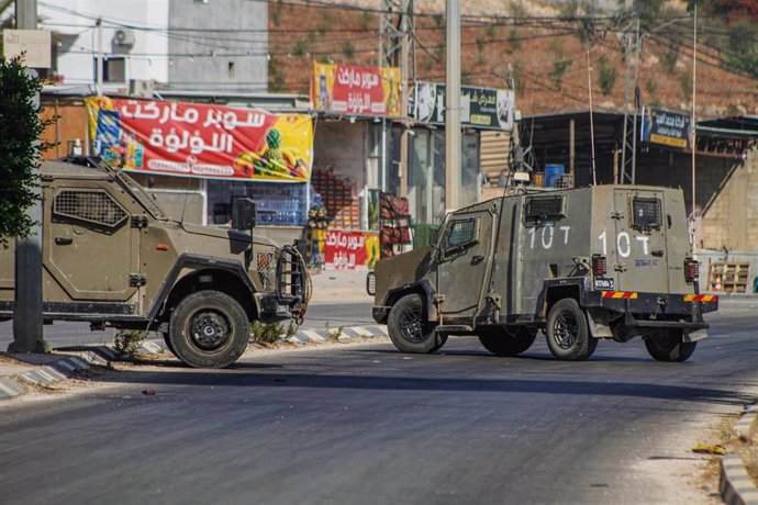 Archivo - Imagen de archivo de varios vehículos del Ejército de Israel en Cisjordania. 