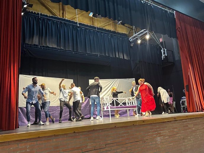 Reclusos de la prisión de Huelva en la obra de teatro.