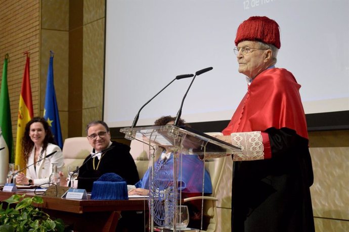 El abogado Antonio Garrigues Walker es investido doctor honoris causa por la Universidad de Almería.