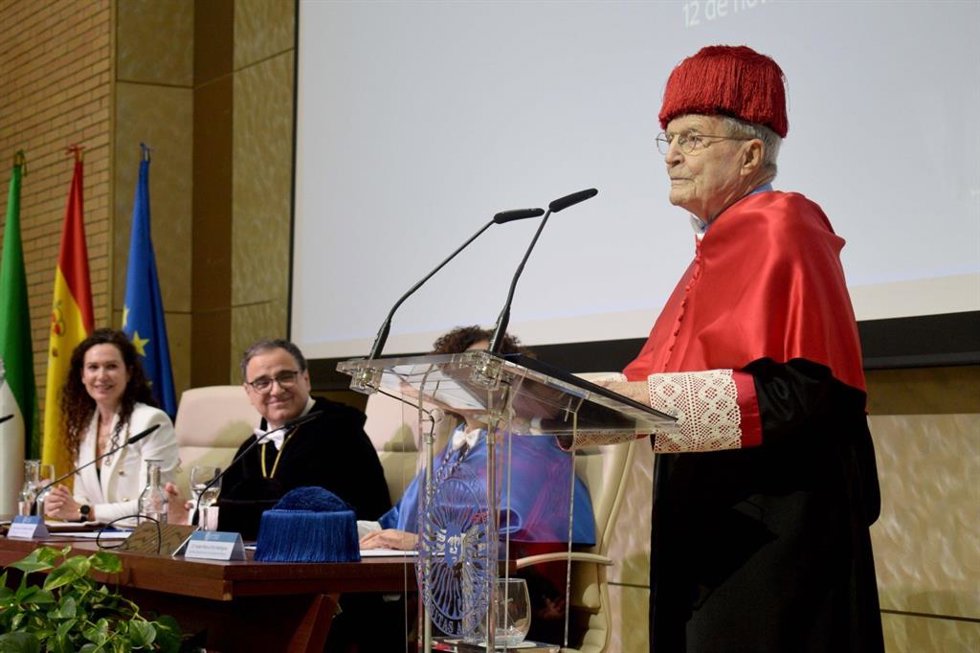 El abogado Antonio Garrigues Walker es investido doctor honoris causa por la Universidad de Almería.