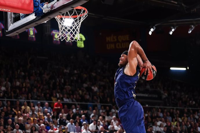 Justin Anderson of FC Barcelona in action during the Turkish Airlines Euroleague, match played between FC Barcelona and Baskonia Vitoria-Gasteiz at Palau Blaugrana on November 08, 2024 in Barcelona, Spain.