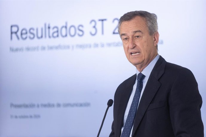 El  consejero delegado de Banco Sabadell, César González-Bueno, durante una rueda de prensa, en el auditorio del Banco Sabadell, a 31 de octubre de 2024, en Madrid (España).