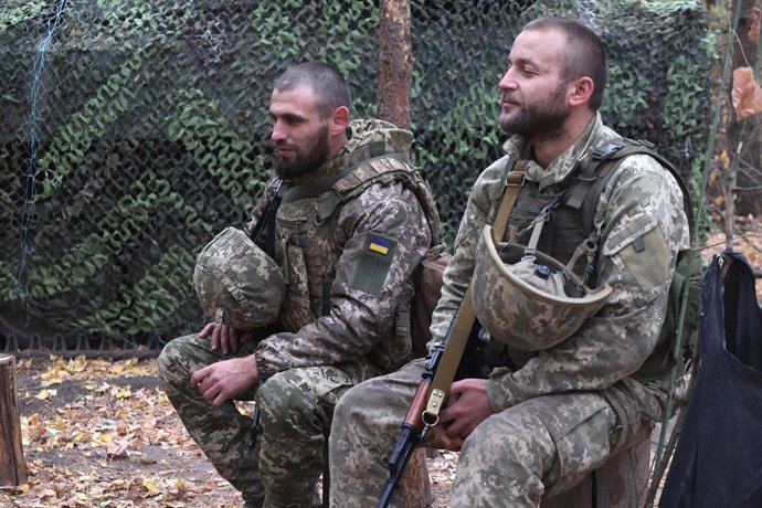 Archivo - October 9, 2024, Kharkiv Region, Ukraine: KHARKIV REGION, UKRAINE - OCTOBER 9, 2024 - Soldiers of a 2S1 Gvozdika self-propelled howitzer crew of Ukraine's 154th Separate Mechanized Brigade are at positions in Kharkiv region, northeastern Ukraine