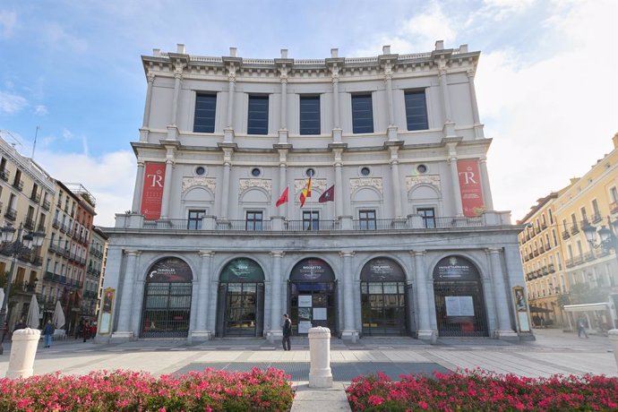 Archivo - Vista de la fachada del Teatro Real, a 10 de noviembre de 2023, en Madrid (España). El Teatro Real es un teatro de ópera de Madrid, ubicado en la Plaza de Oriente, frente al Palacio Real. Está considerado como la máxima institución de las artes 