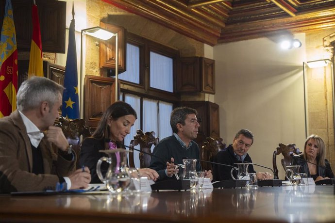 El president de la Generalitat valenciana, Carlos Mazón, durante el pleno extraordinario del Consell de la Generalitat.