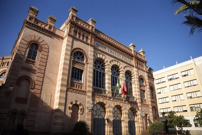 Archivo - Vista exterior de la fachada principal del Gran Teatro Falla de Cádiz. Imagen de archivo. 