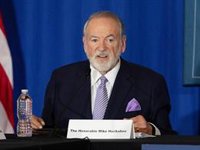 Trump nomina al exgobernador de Arkansas Mike Huckabee como embajador estadounidense en Israel