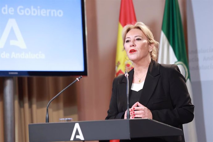 La consejera de Economía, Hacienda y Fondos Europeos y portavoz del Gobierno, Carolina España, interviene en la rueda de prensa. A 12 de noviembre de 2024, en Sevilla (Andalucía, España). El Consejo de Gobierno de la Junta de Andalucía se ha reunido en el