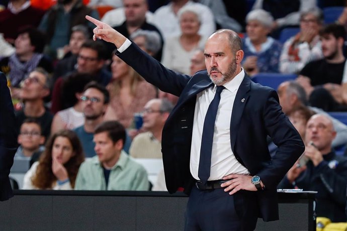 Chus Mateo, head coach of Real Madrid gestures during the Turkish Airlines EuroLeague Regular Season match between Real Madrid and Virtus Segafredo Bologna at Wizink Center on November 12, 2024 in Madrid, Spain.