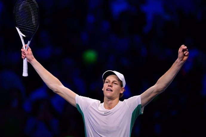 Archivo - 18 November 2023, Italy, Turin: Italian tennis player Jannik Sinner celebrates defeating Russian Daniil Medvedev during their men's singles semi final match of the 2023 ATP Finals tennis tournament. Photo: Marco Alpozzi/LaPresse via ZUMA Press/d