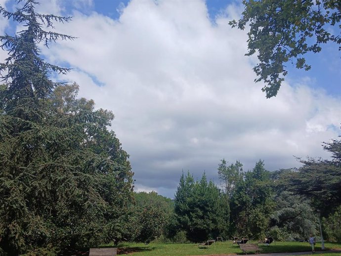 Nubes y algunos claros en Bilbao