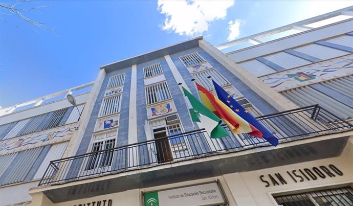 Fachada del IES San Isidoro de Sevilla.