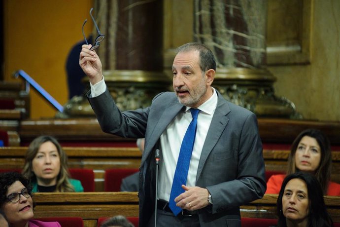 Archivo - El conseller de Justicia, Ramon Espadaler, en el Parlament. Foto de archivo