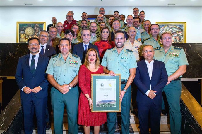 La presidenta del Cabildo de Tenerife, Rosa Dávila, en un acto de reconocimiento a la Guardia Civil y el Seprona por su defensa de los montes de la isla