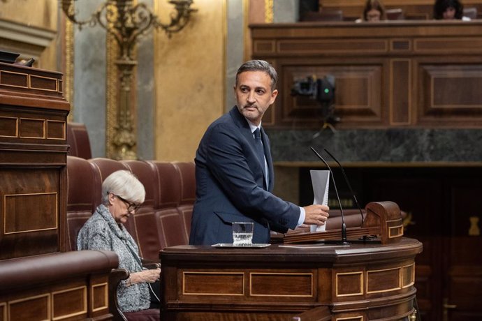 El diputado del PP César Sánchez interviene durante una sesión plenaria en el Congreso de los Diputados, a 15 de octubre de 2024, en Madrid (España). El Pleno del Congreso decide hoy si tramita una propuesta del PP para reformar la Ley de Electoral de man