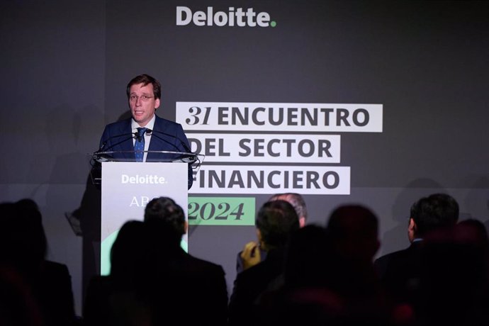 Almeida en el 31er Encuentro del Sector Financiero de ABC y Deloitte, en Casa de América, a 13 de noviembre del 2024, en Madrid