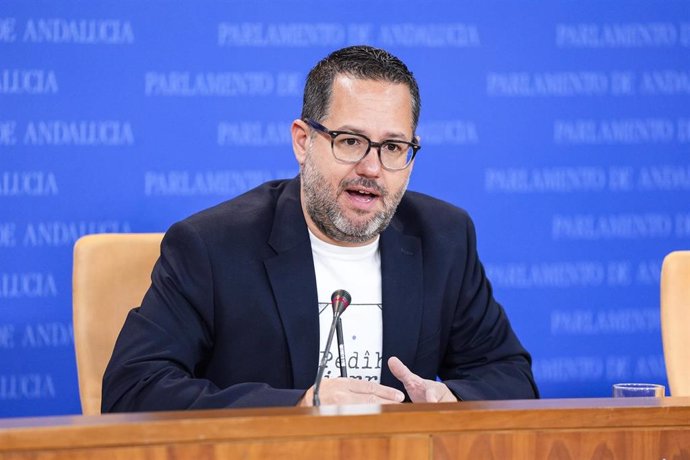 El portavoz de Adelante Andalucía, José Ignacio García, este miércoles en rueda de prensa en el Parlamento de Andalucía. 