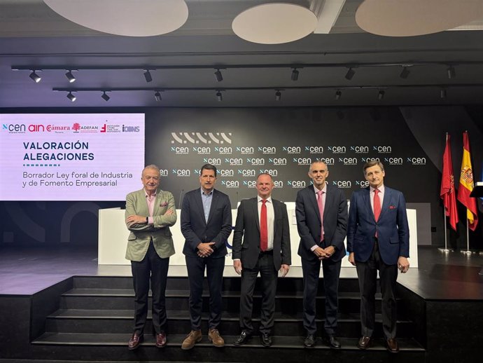 José Ramón Lacosta, presidente de Institución Futuro; Iñaki Ecay, presidente de ADEFAN; Helmut Döllerer, vicepresidente  de CEN; Fernando San Miguel, responsable de Estudios de Cámara Navarra; Iñigo Eugui, presidente del Cluster iCONS.