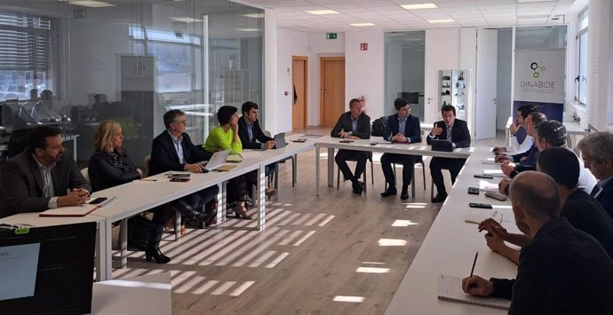 El consejero Irujo en la reunión con representantes socioeconómicos de la zona de la Sakana