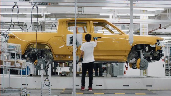 Rivian y Volkswagen lanzan una 'join venture' de hasta 5.746 millones para desarrollar arquitectura de software para los modelos de ambas empresas. 