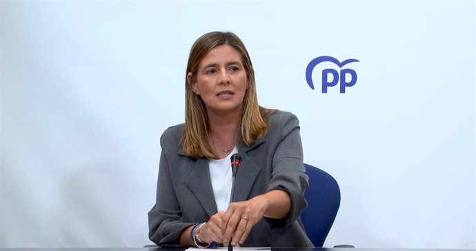 Carolina Agudo en rueda de prensa en las Cortes.