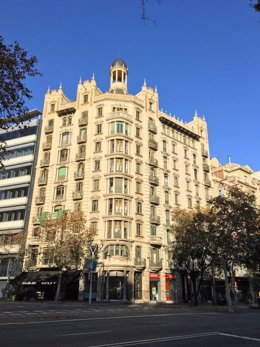 Edificio situado en el número 438 de la avenida Diagonal de Barcelona