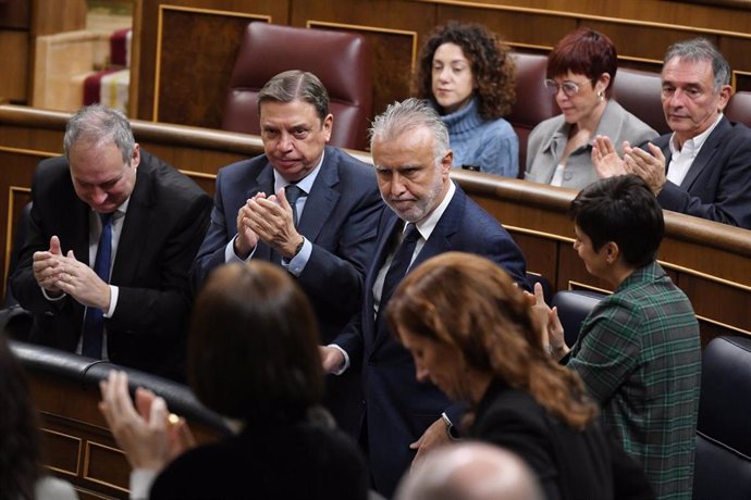 (I-D) El ministro de Industria, Jordi Hereu el ministro de Agricultura, Luis Planas, y el ministro de Política Territorial y Memoria Democrática, Ángel Víctor Torres, durante el Pleno del Congreso, a 13 de noviembre de 2024, en Madrid (España). El pleno h