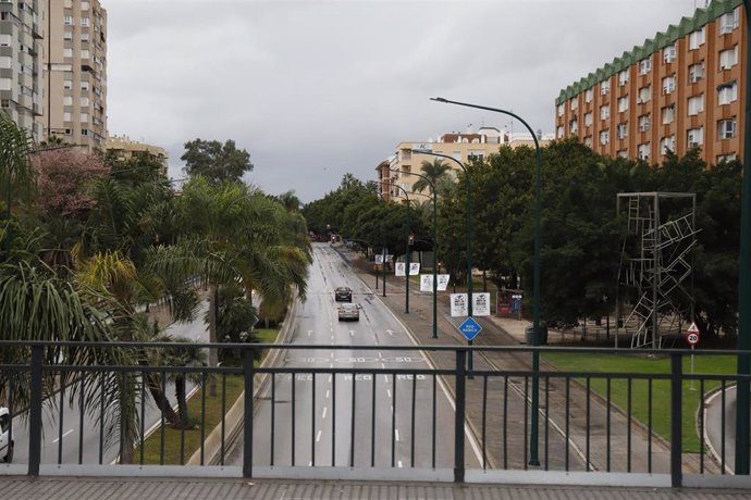 La actividad comercial y empresarial se ve afectada por el aviso rojo por lluvias en la provincia.