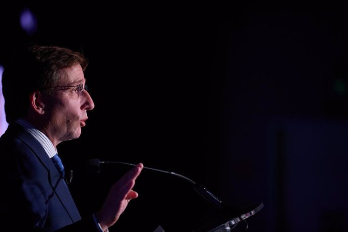 El alcalde de Madrid, José Luis Martínez Almeida, durante el 31º encuentro del sector financiero de ABC y Deloitte, en Casa de América, a 13 de noviembre de 2024