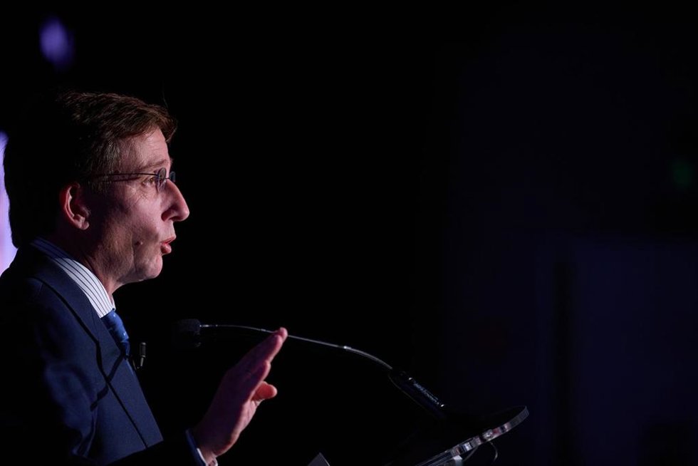 El alcalde de Madrid, José Luis Martínez Almeida, durante el 31 encuentro del sector financiero de ABC y Deloitte, en Casa de América, a 13 de noviembre de 2024