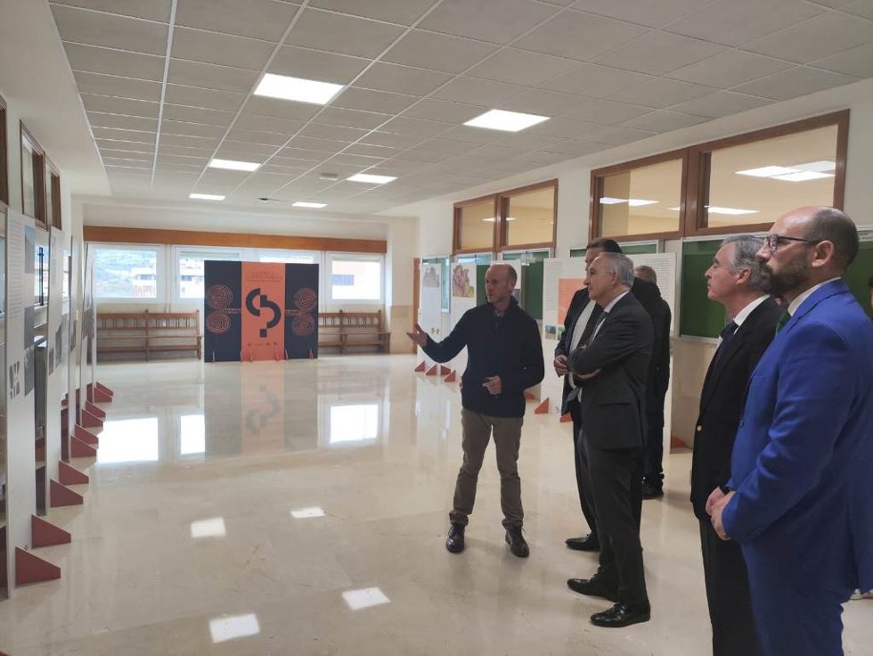 El rector participa en la inauguración de la exposición sobre Cultura Castreña en el Campus de Soria.