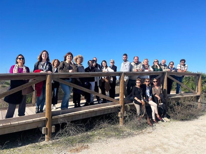 Expertos y profesionales del sector de turismo en una ruta por viñedos de El Puerto